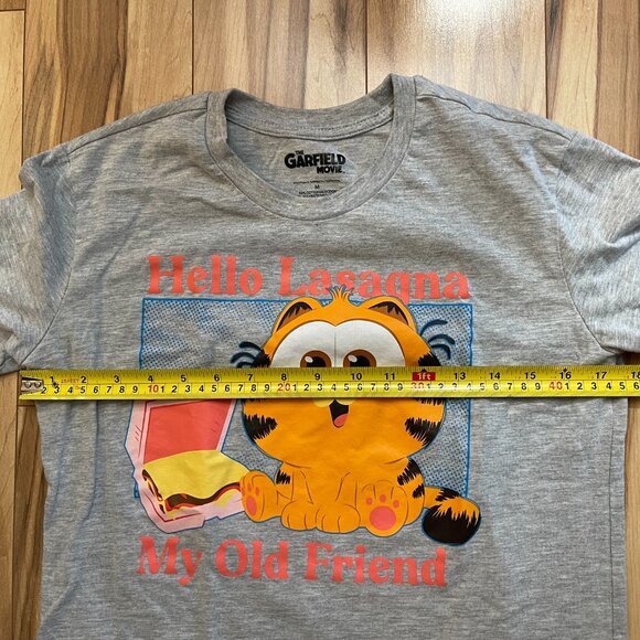 Garfield Juniors Tee with the text "Hello Lasagna My Old Friend" on it. Size Med - Picture 4 of 5